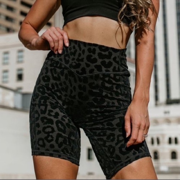 Athleta Pants - Balance Athletica shorts